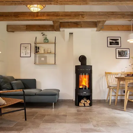 Holiday home Idyllisches Landhaus, Garten & Kamin, Fuer Paare